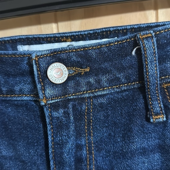 Hollister Curvy Ultra High-Rise Dad Distressed Jean - Picture 2 of 5